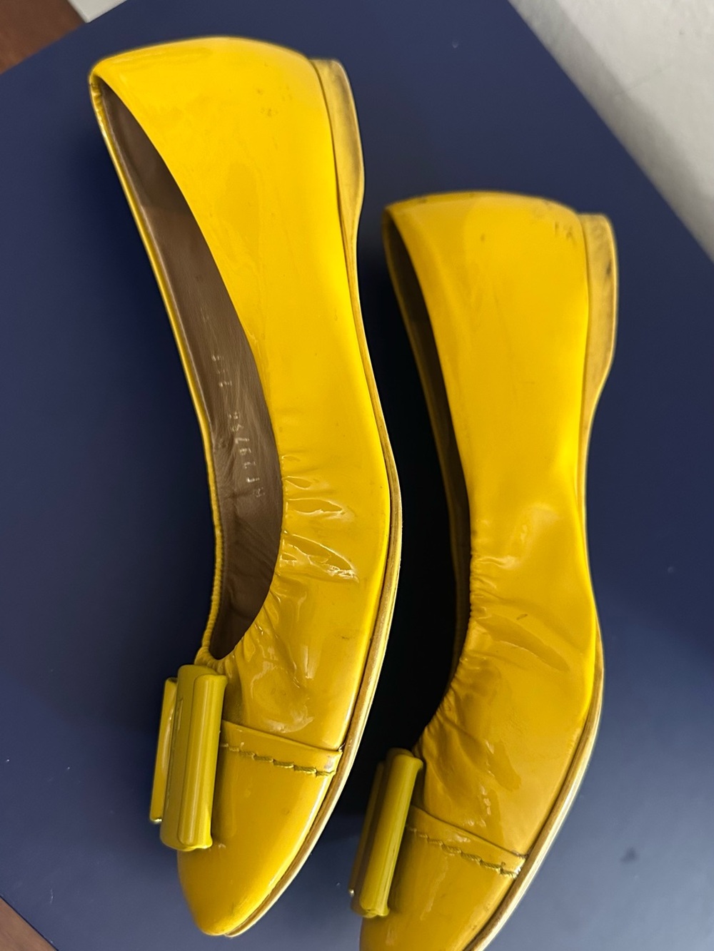 Salvatore Ferragamo Bright Yellow Patent Vara Bow Flats - Picture 4 of 7